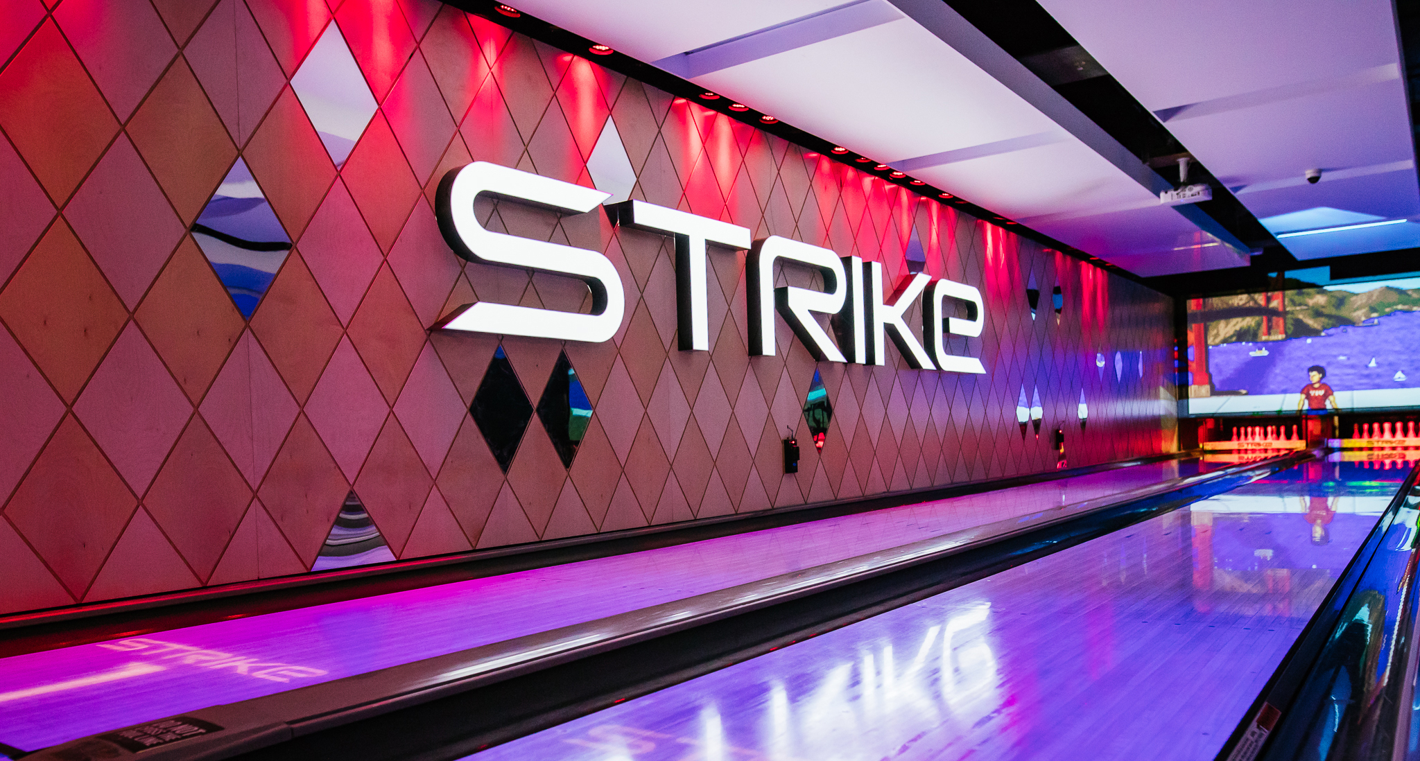 STRIKE BOWLING BAR